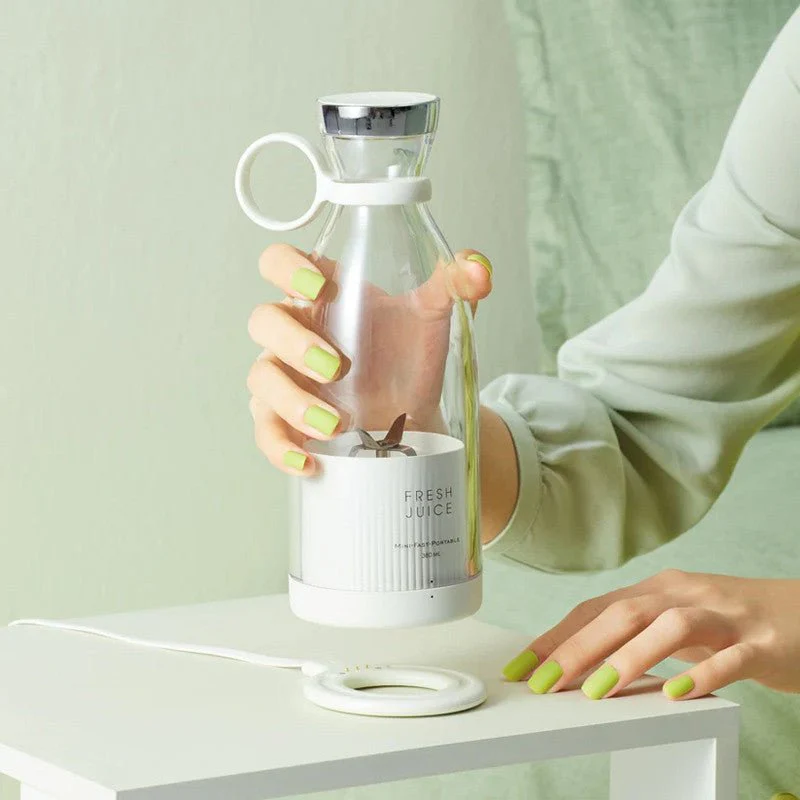 Mini Juicer – Portable & USB Rechargeable